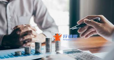 今日股票行情直播： 午评：沪深指数跌1.58%，酿酒金融版块领跌板块，稀土锂